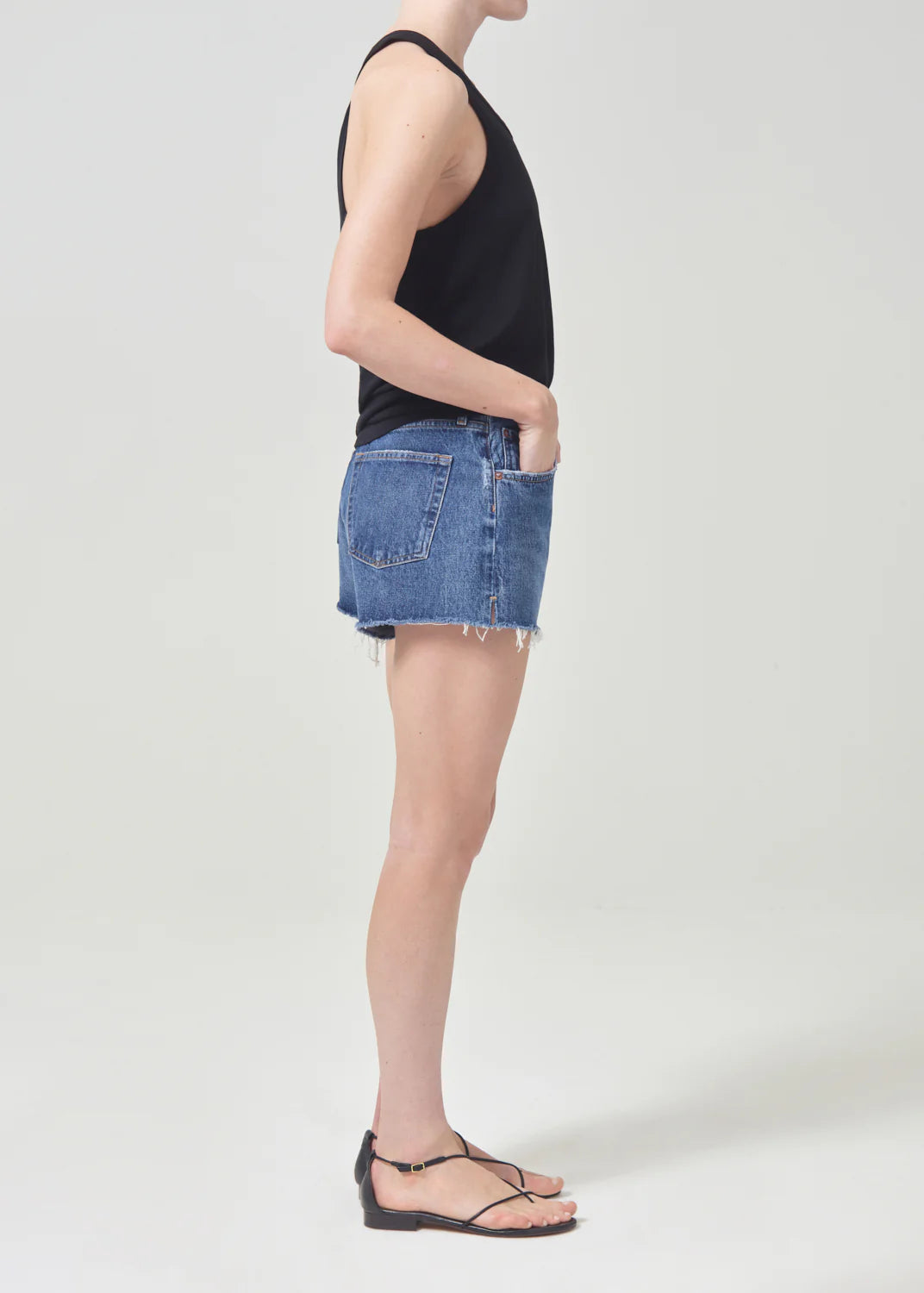 AGOLDE PARKER VINTAGE CUT OFF SHORT (WITH SLIT) IN CAUTION